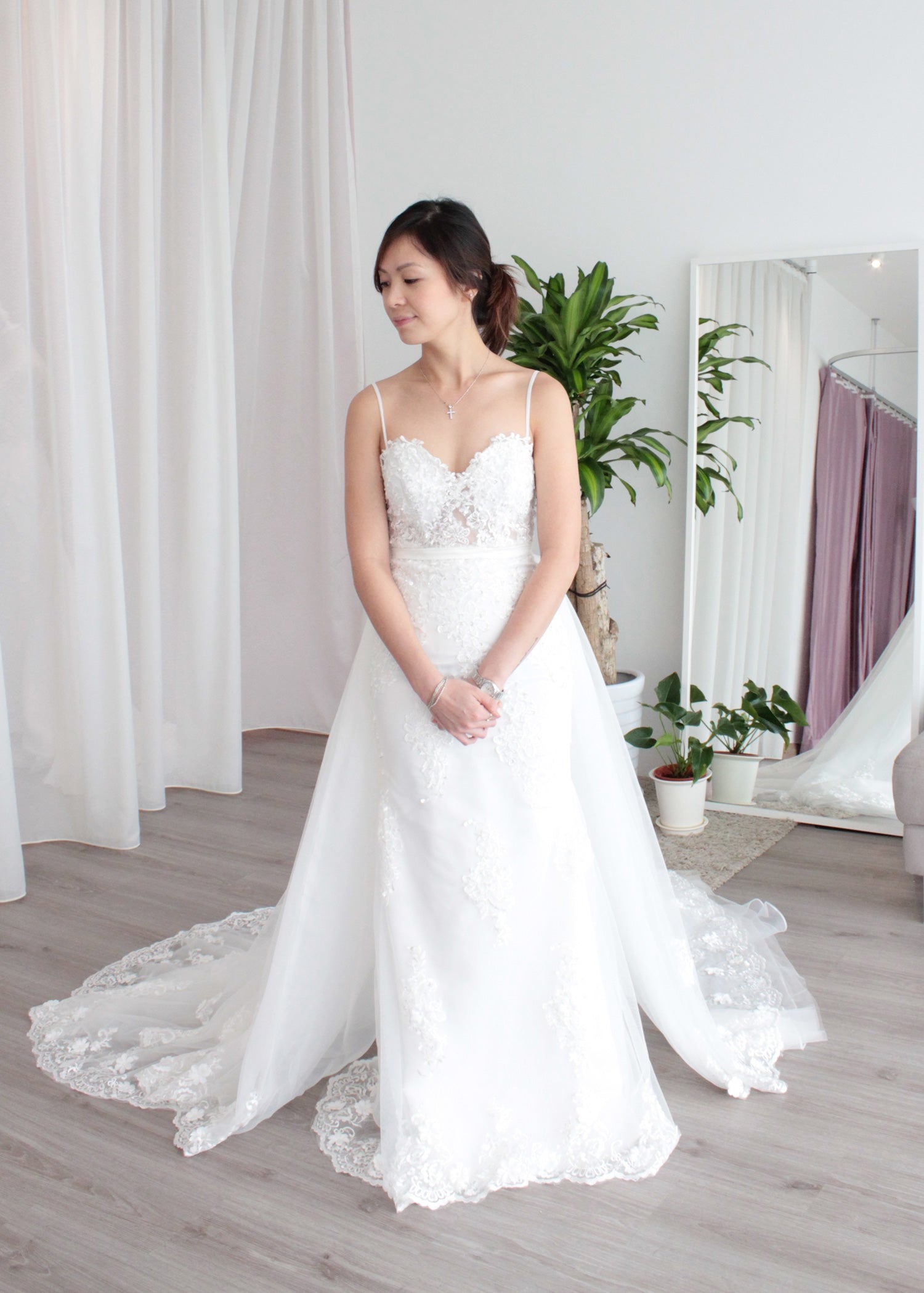 detachable train wedding dress